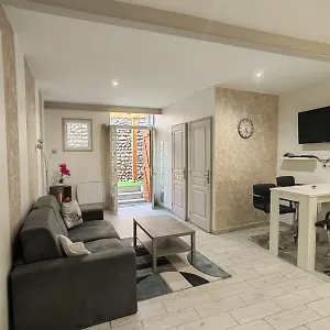 https://appartement-a-valence.hotels-rhonealpes.com